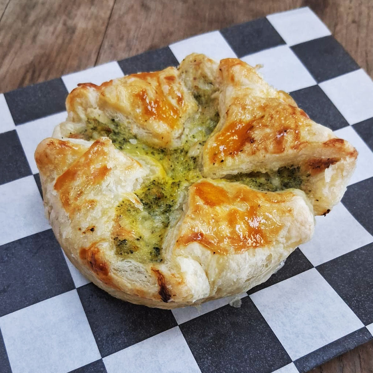 Delicate puff pastry shells cradle a savory filling of sautéed broccoli, creamy mozzarella, and rich egg in this elegant Italian appetizer