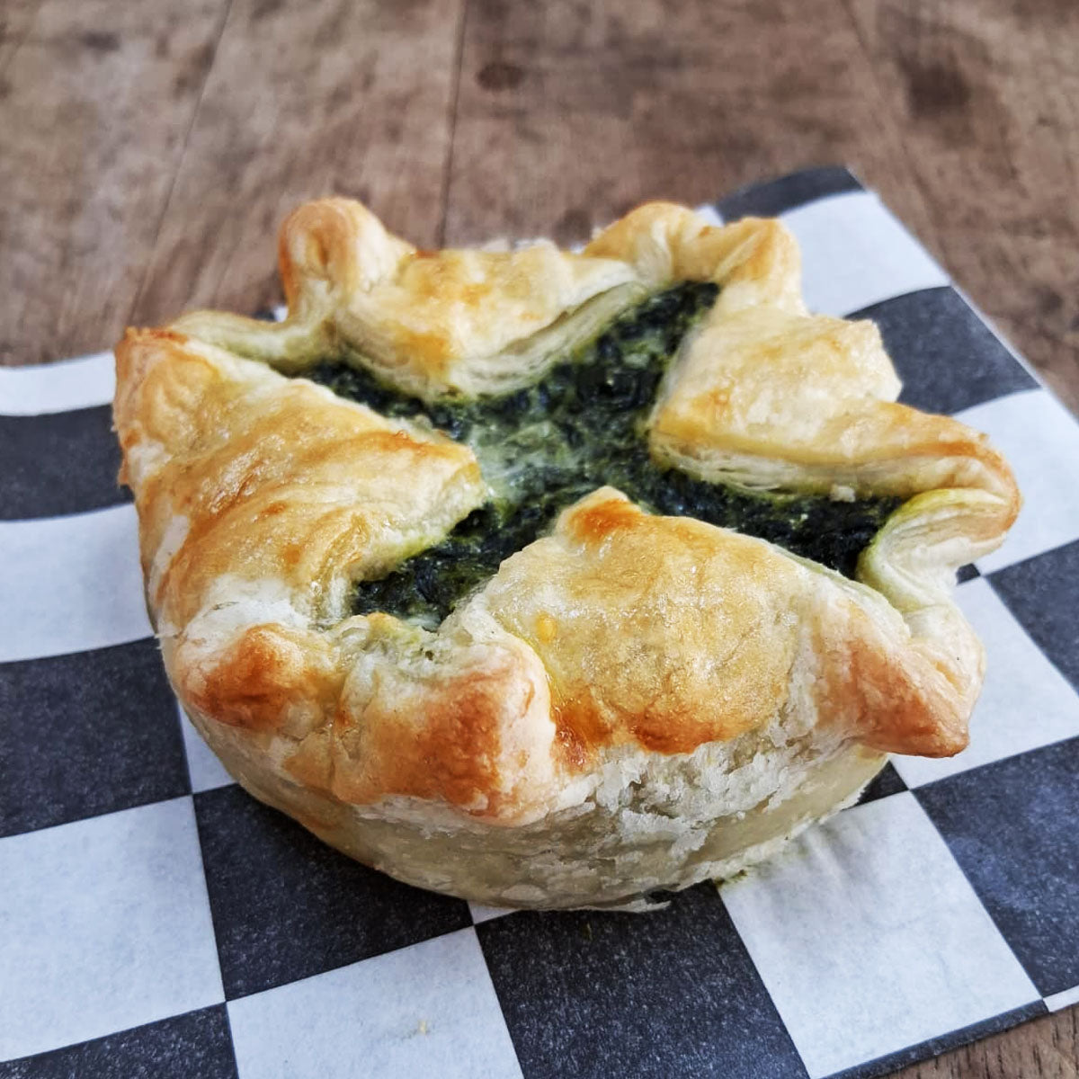 Delicate puff pastry shells cradle a savory filling of sautéed spinach, creamy mozzarella, and a whisper of egg in this refined Italian appetizer.